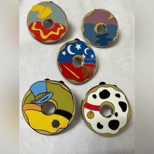 Disney Parks 2014 Foodie donuts 🍩 collectible disney pins bundle